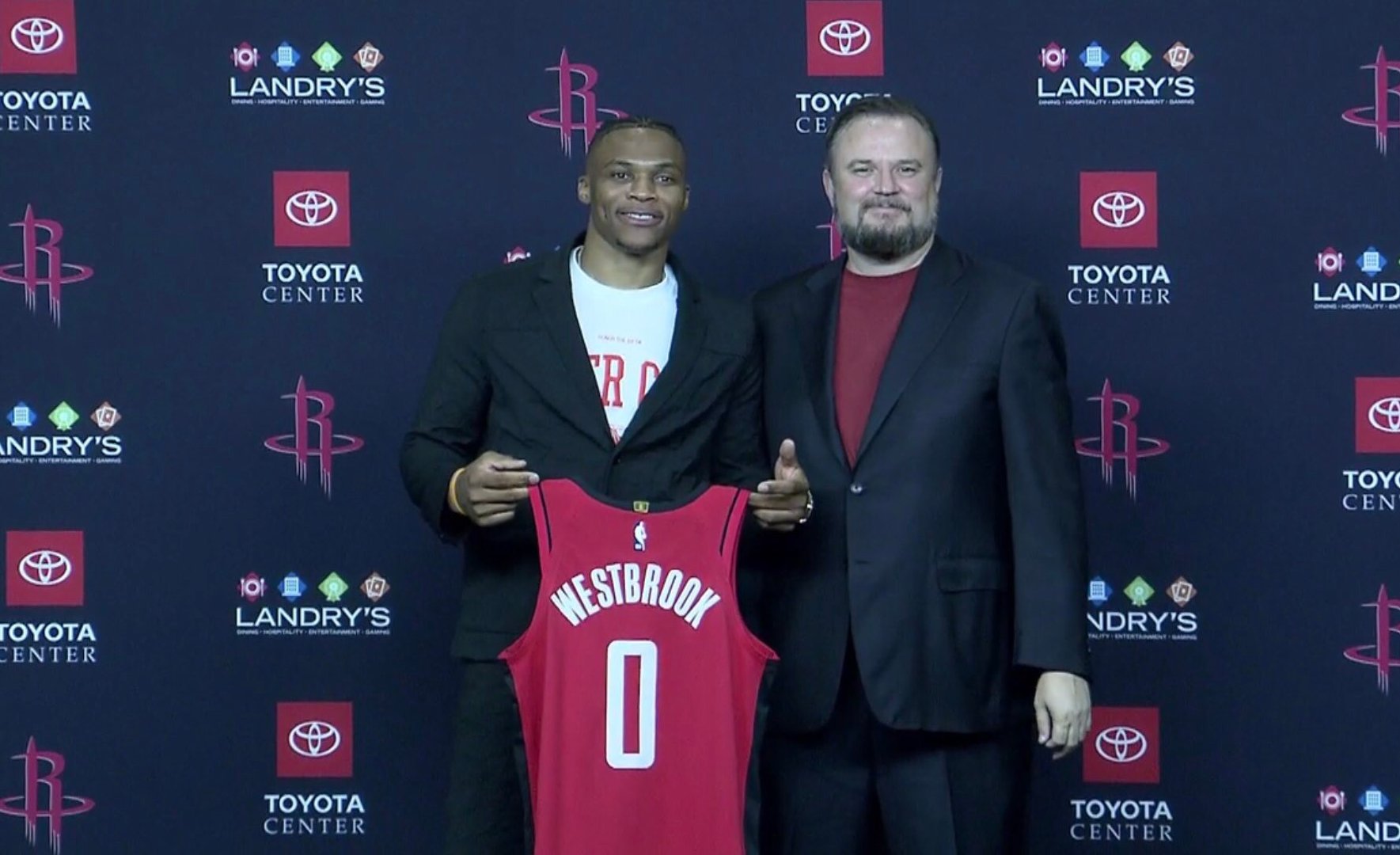 足球报：海港有意杨希，徐彬留洋仍存不确定，西海岸资金有困